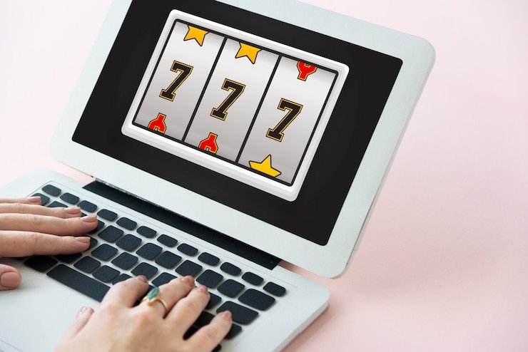 Ilustrasi keamanan dan privasi data pengguna online dengan teknologi mutakhir